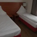 Stadt-gut-hotel Zum Rathaus Отель Оберхаузен