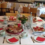 Stadt-gut-hotel Zum Rathaus Отель