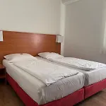 Отель Stadt-gut-hotel Zum Rathaus Оберхаузен