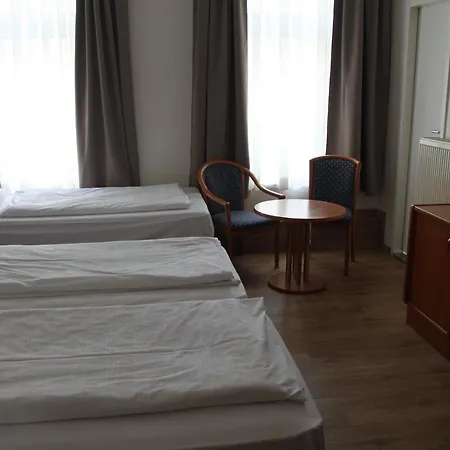 Отель Stadt-gut-hotel Zum Rathaus