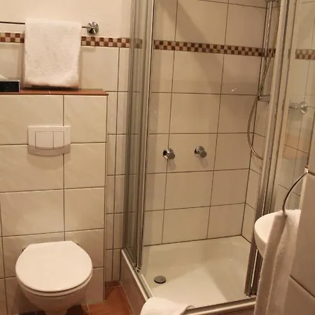 Stadt-gut-hotel Zum Rathaus Отель Оберхаузен