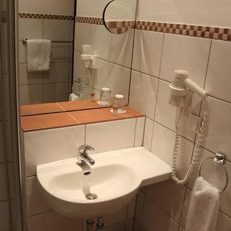 Stadt-gut-hotel Zum Rathaus מלון 3*