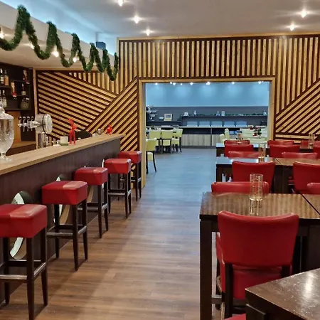 מלון Stadt-gut-hotel Zum Rathaus 3*