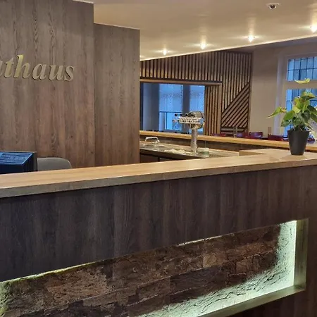 מלון Stadt-gut-hotel Zum Rathaus אוברהאוזן