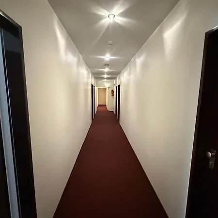 Stadt-gut-hotel Zum Rathaus Отель