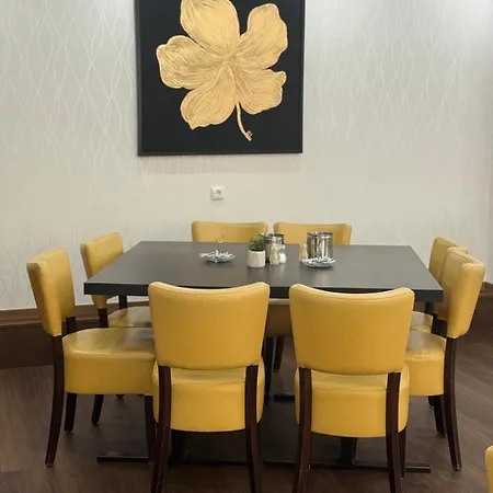 Stadt-gut-hotel Zum Rathaus מלון