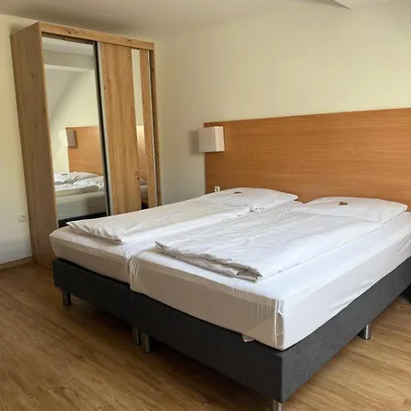 Stadt-gut-hotel Zum Rathaus מלון 3*