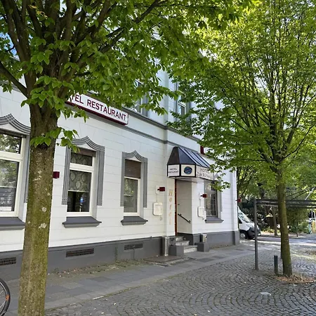 מלון Stadt-gut-hotel Zum Rathaus 3*