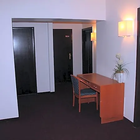 فندق Stadt-gut-hotel Zum Rathaus 3*
