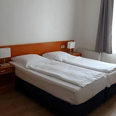 Stadt-gut-hotel Zum Rathaus 3*
