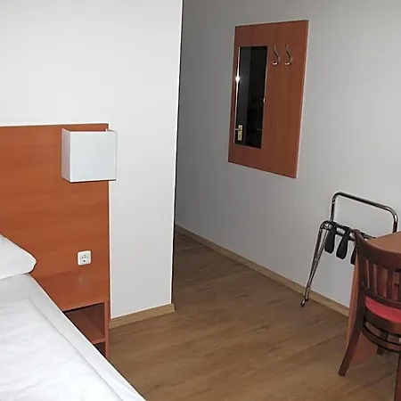 فندق Stadt-gut-hotel Zum Rathaus 3*