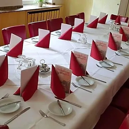 فندق Stadt-gut-hotel Zum Rathaus 3*