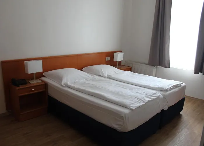 Stadt-gut-hotel Zum Rathaus Hotel 3*