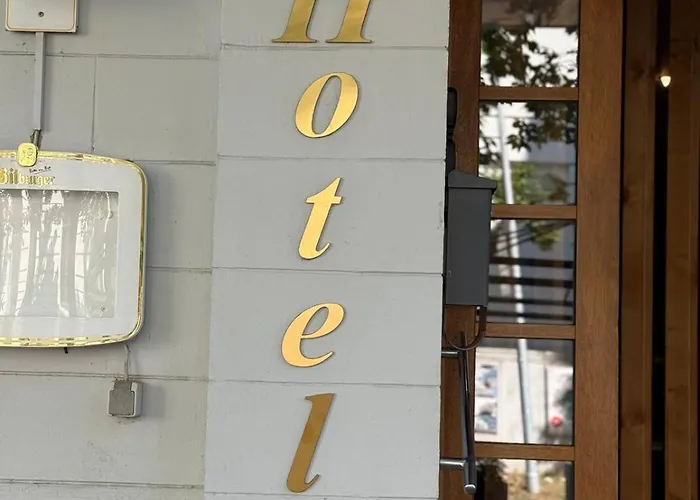 市政厅美城酒店 酒店